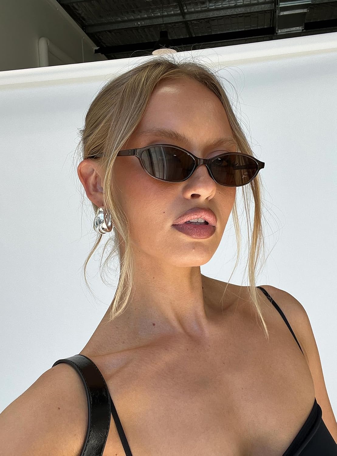 GUVIVI Retro Oval Sunglasses for Women Chic Cat Eye 90s Sunn... - Image 6